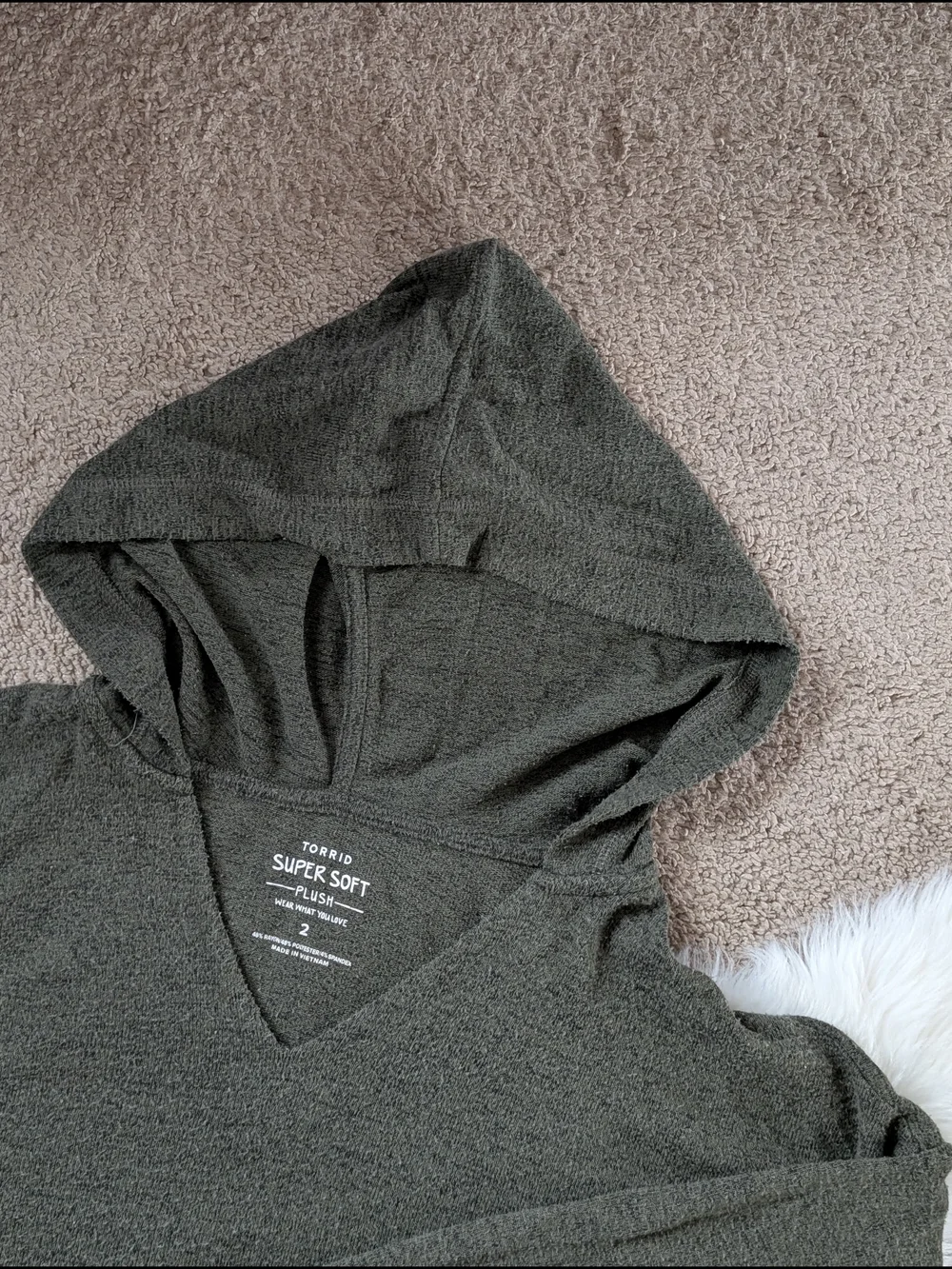 Torrid Super Soft Stretch V-Neck Hoodie Tunic Sweater in Olive Green size 2 (2X)